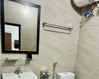 Family Transit Hotel - Ανόι