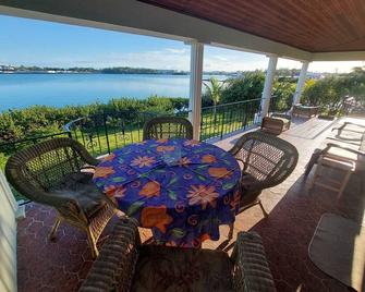 Secluded Waterfront Hidden Gem of St. Georges - Saint George's - Balcony