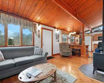 Gorgeous cottage on West Island - Fairhaven
