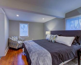 Calla Lily Farmhouse - Manheim - Bedroom