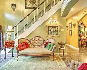 Victorian Hernando Home about 25 Miles to Memphis - Hernando - Лоббі