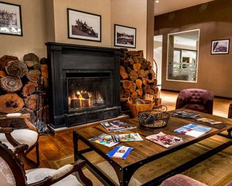 Howard Johnson by Wyndham Carilo Convention Center - Cariló - Lobby