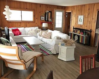 Charming Cottage On Lake Michigan, Nestled In The Woods - Silver Lake - Sala de estar