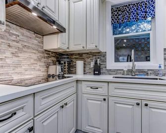 Marbella Lane - Bright and Cozy Home near SFO - San Mateo - Cocina