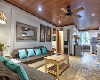 Our Beachfront Bungalow - Puerto Viejo de Talamanca - Living room