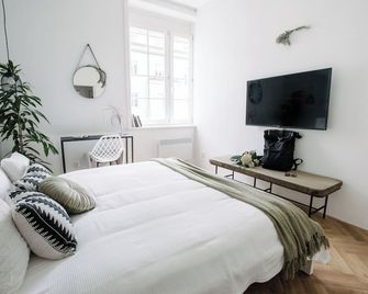 Orange Glow Boutique Apartments #47 by Goodnite cz - City - Brno - Habitación