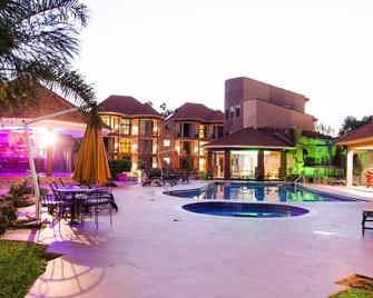 Nile Village Hotel & Spa - Jinja - Piscina