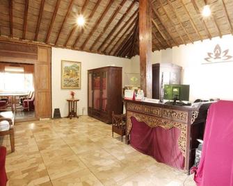 Lotus Art & Garden Hotel - Lembang - Recepción