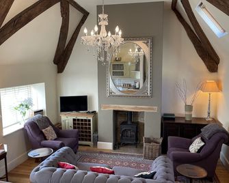 Cirencester, Capital of The Cotswolds - Grade II listed Town House - Cirencester - Living room