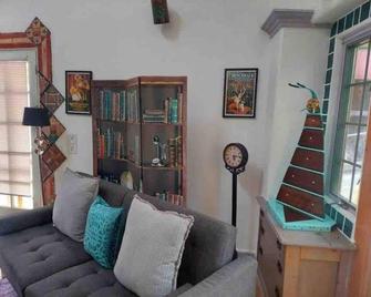 Boho hip bungalow in Old Bisbee - Bisbee - Living room