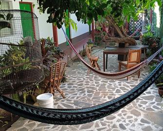 Hostal Vacaciones Nicas - León - Patio