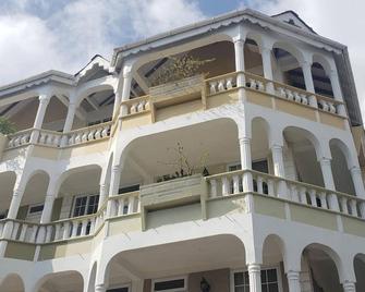 Unit 2 Private Apartment - Roseau - Roseau - Bâtiment