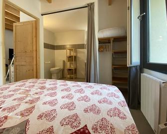 Le grand bleu - Villeneuve-de-Rivière - Bedroom