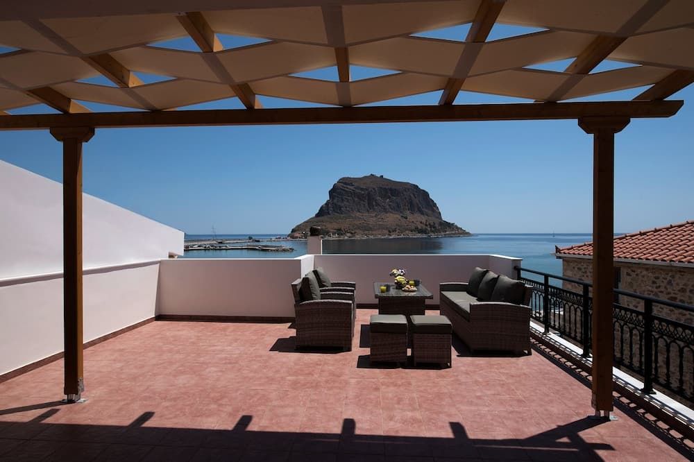 Cyrenia Guesthouse - מונמוואסיה - מרפסת