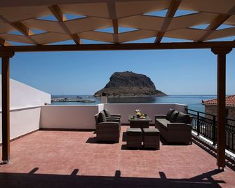 Cyrenia Guesthouse - מונמוואסיה - מרפסת