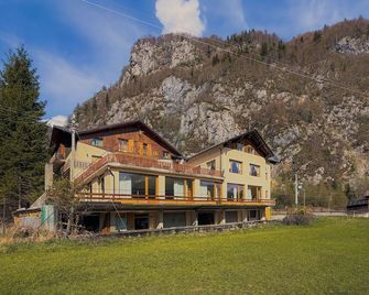 Miravalle Supersport Hotel - Forni Avoltri - Gebäude