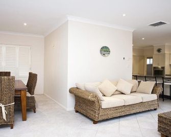 Primrose Sands Accom Holidays - Terrigal