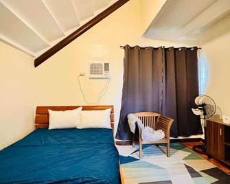 Luntian Log cabin in Tagaytay - Tagaytay - Bedroom