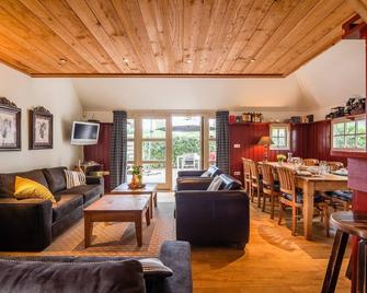 Farmhouse in Balkbrug with Sauna - Balkbrug - Living room