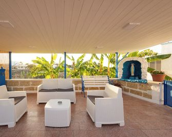 Aulona Tourist Apartment - Polignano a Mare - Patio