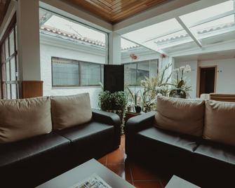 Albergaria Senhora do Espinheiro - סייה - סלון