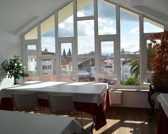 لوي إن سانتياجو دي كومبوستيلا هوتل - سانتياغو دي كومبوستيلا - غرفة طعام