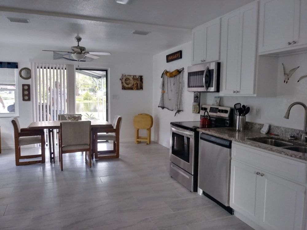 Waterfront Cottage W/Access To Weeki Wachee River & Gulf Freshly Remodeled! - Weeki Wachee - Cocina