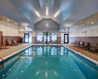 Hampton Inn & Suites by Hilton Baltimore/Aberdeen, MD - Aberdeen - Pool