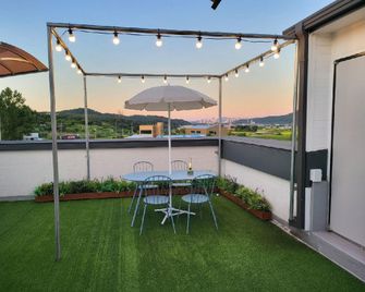Asan Mari Hotel - Asan - Balkon