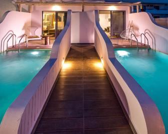 羅德島馬里布精品公寓飯店 - 法里拉基 - 游泳池