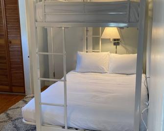 Attached Apartment Near It All. Organic Farmstead. Stunning Views. Pet-friendly. - Block Island - Bedroom