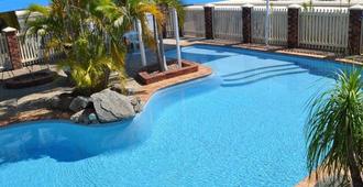 Palm Valley Motel and Self-contained Holiday Units - Gladstone - Pool
