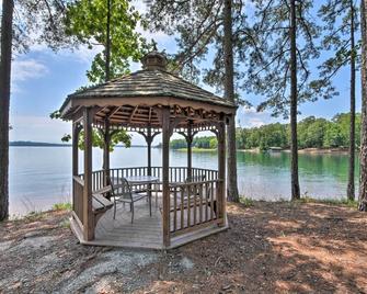 Condo on Lake Keowee with Resort Amenities and Pool! - Salem - Patio