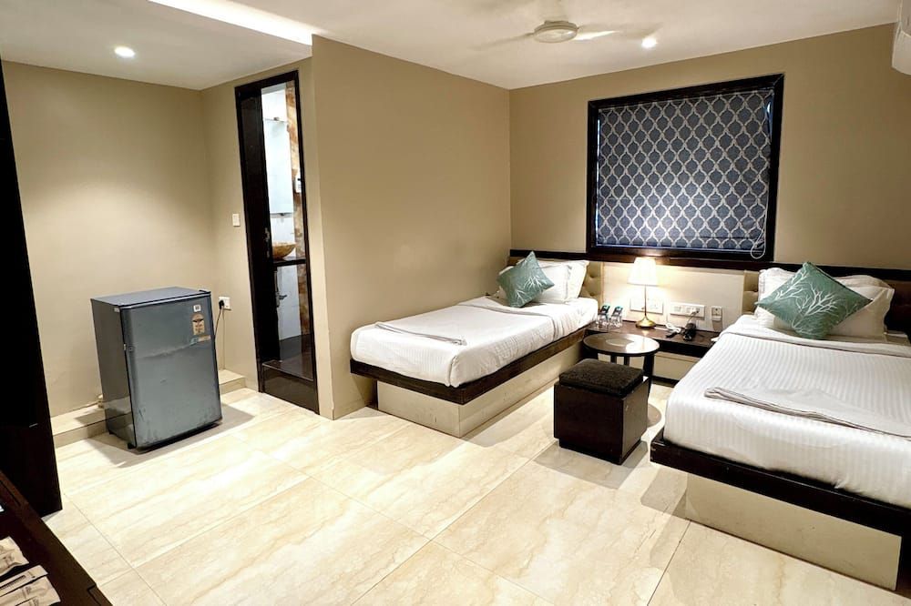 The Majlis Hotel - Colaba Mumbai thumbnail 3