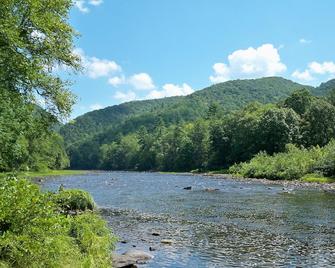 Lil Red Ranch House so secluded yet only 10 mins from town. - Lewisburg