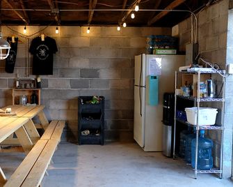 Peaceful Desert Glamping Trailer with Vineyard Views Near Death Valley National Park, California - Amargosa Valley