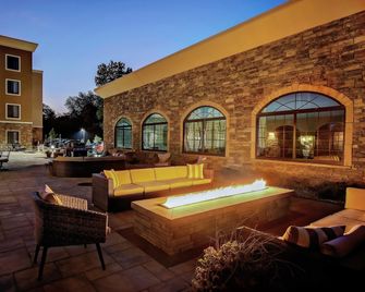 Staybridge Suites Holland By IHG - Holland - Patio