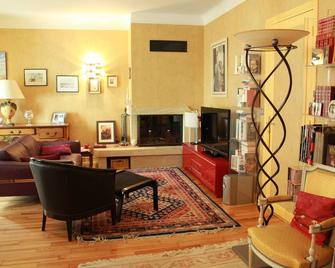 3 nice rooms very well located - quiet and close to the castle - Versalles - Sala de estar