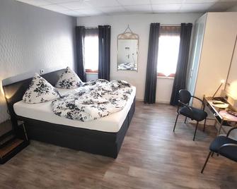 BoardingHouse Sinsheim zentral am Burgplatz - Sinsheim - Schlafzimmer