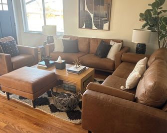 Charming, Spacious 5-bedroom house with amenities in vibrant Denver - Denver - Sala de estar