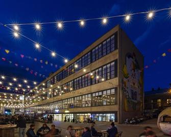 Fabrika Hostel & Suites - טביליסי - בניין