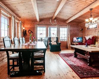 Gorgeous Home In Østby With Wifi - Østby - Comedor