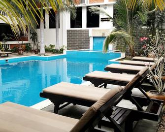 أرثاوكا هوتل - باغان - حوض السباحة