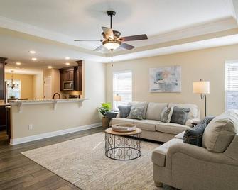 11th Ave~Peaceful & Family friendly~Milton FL - Milton - Sala de estar