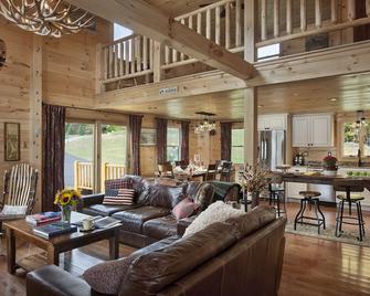 Gunstock ski area, hikes private beach, boat slips, free boats, dog friendly - Tilton - Huiskamer