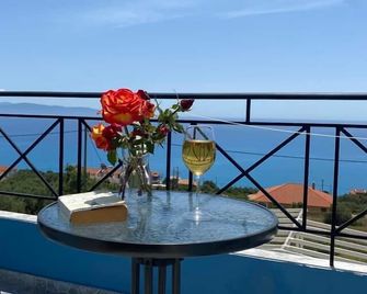 Casa de Blue - Vlachata - Balcón