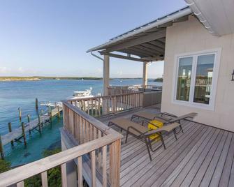 Lovely 5br 5 bath luxury Villa-Can be rented 3 ways.Entire,Upper or Lower levels - Staniel Cay - Balcony