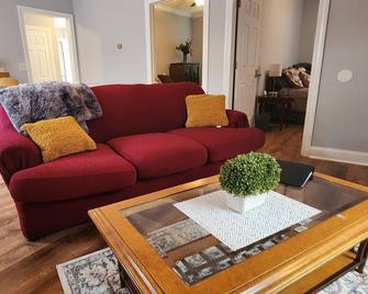 Charming Cute Convenient 2 mi to Downtown and UGA - Athens - Sala de estar