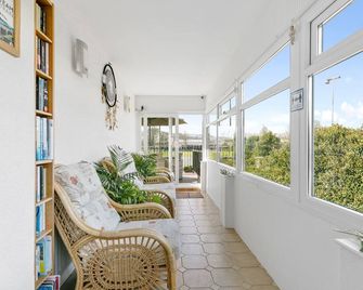 The Ashleigh - פיינטון - מרפסת