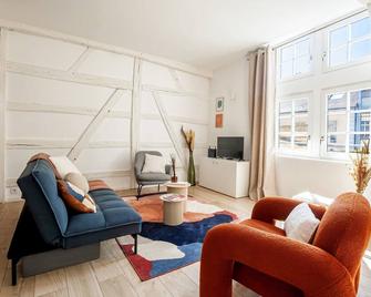 Le Loft Brunneval - Refuge Arty du XVIe siècle - Troyes - Living room